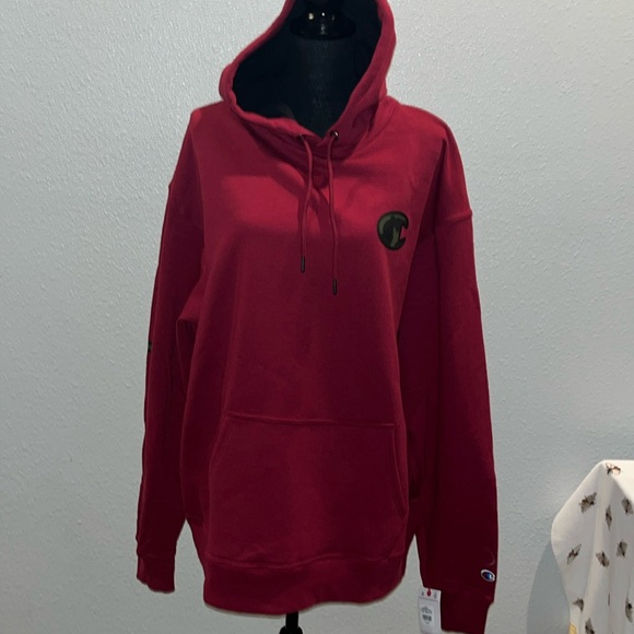 Mens Cozy up with this champion hoodie, cranberry in color with camo writing - Picture 3 of 12